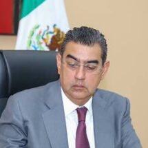 Gobernador de Puebla Firma Convenio con Banco Santander para Apoyar a MIPYMES