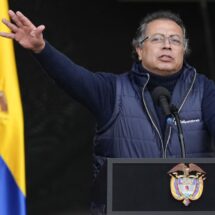 Petro defiende su modelo enfocado en el cambio climático: “El dólar no nos salva la vida”