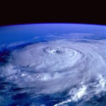 Huracán Oscar toca tierra en Cuba y deja el oriente de la isla bajo fuertes lluvias