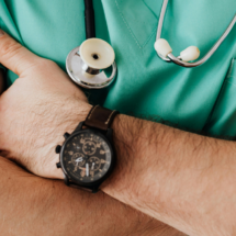 Alertan sobre riesgos de cirugías plásticas realizadas por médicos no certificados en Puebla