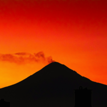 El Popocatépetl Pinta el Cielo de Puebla con su Imponente Actividad Volcánica