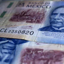 El peso mexicano muestra ganancias frente al dólar en la jornada de este miércoles