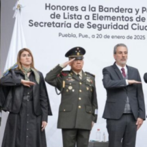 Gobernador y alcalde de Puebla encabezan honores a la bandera y refuerzan la seguridad estatal