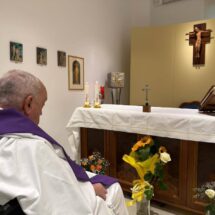 PUBLICAN LAS PRIMERAS IMÁGENES DEL PAPA FRANCISCO DESPUÉS DE SER INTERNADO
