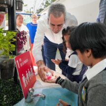 PEPE CHEDRAUI ASISTE A LA DONACIÓN DEL CAPTADOR PLUVIAL EN LA ESCUELA JORGE MURAD EN SAN RAMÓN