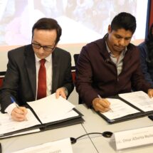 PRESIDENTE DE CUAUTLANCINGO OMAR MUÑOZ FIRMA CONVENIO CON UPAEP