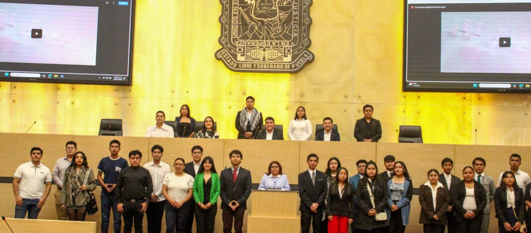 Juventudes poblanas expresan su voz y visión parlamentaria