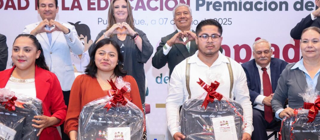 Reconocen a ganadores de la Olimpiada del Conocimiento 2025