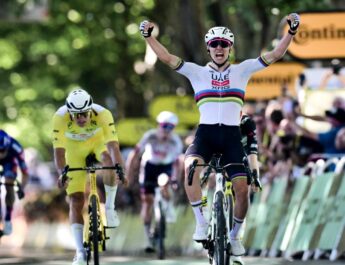 POGACAR EN SU TRIUNFO DEL TOUR DE FRANCIA  NÚMERO 100