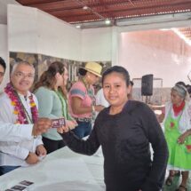 Credencialización brinda certeza al sector artesanal poblano