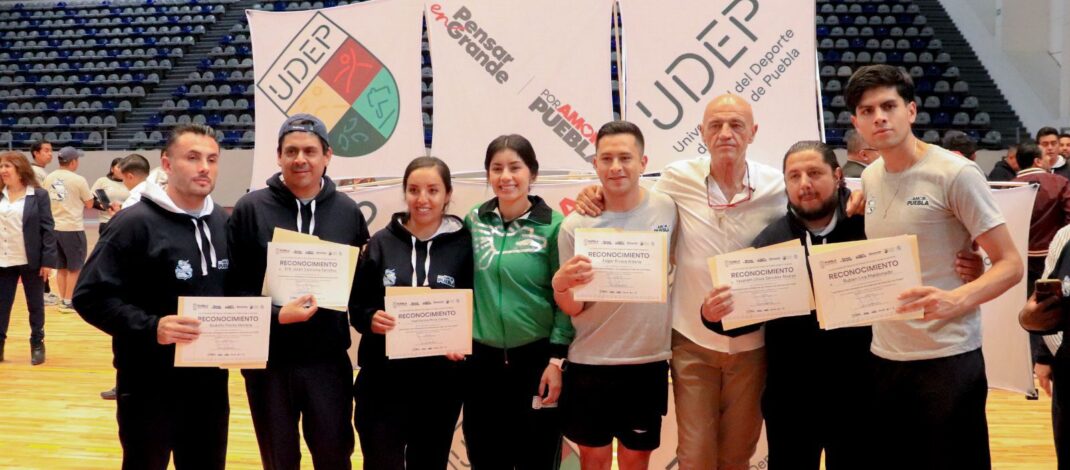 Chelis y La Bonita unidos por la paz, entregan diplomas a entrenadores