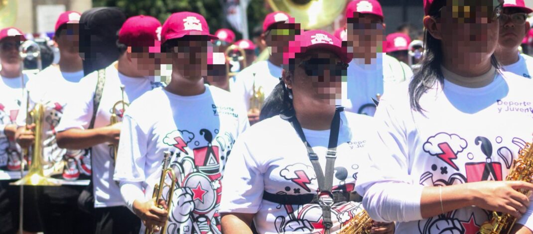 Desfile y música para reconstruir tejido social, jóvenes poblanos celebran su día