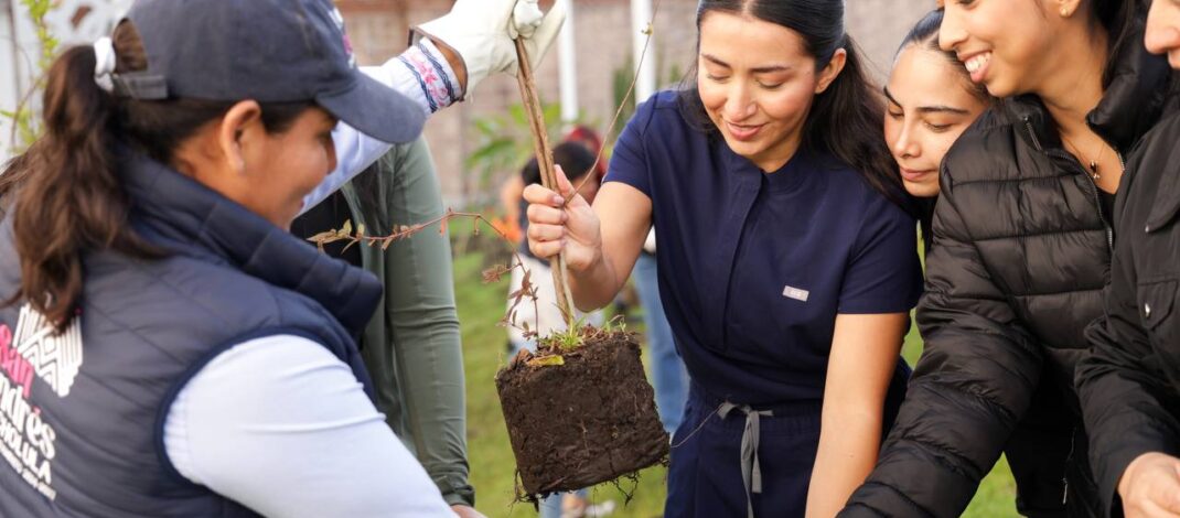 JORNADA DE REFORESTACIÓN EN UNILOMAS ENCABEZADA POR LUPITA CUAUTLE