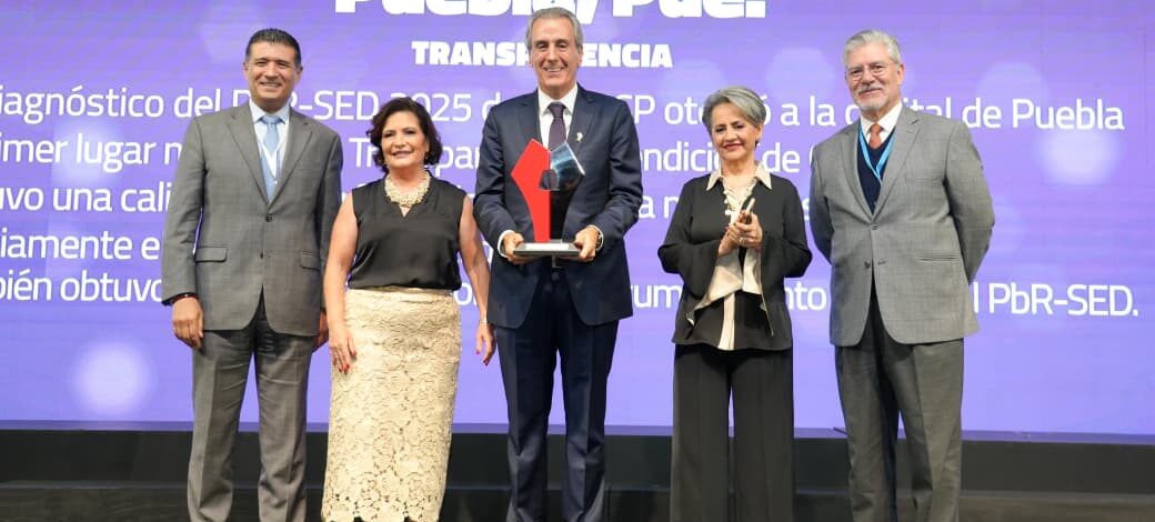 ENTREGAN A PEPE CHEDRAUI RECONOCIMIENTO POR BUENA ADMINISTRACIÓN Y TRANSPARENCIA