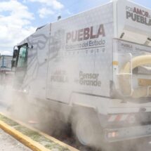 Con barredoras mecánicas Gobierno Estatal atiende siete vialidades principales en Puebla Capital