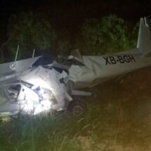 Caida de una avioneta dentro del interpuerto en Monterrey deja dos personas muertas